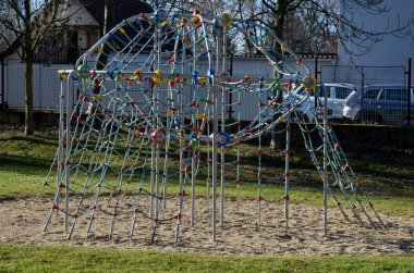 rope hemp net connected in a wooden frame by means of metal stainless steel connectors. it is an attraction for children on the playground. sand, screw, terrace, clambering, net, mesh , log, above