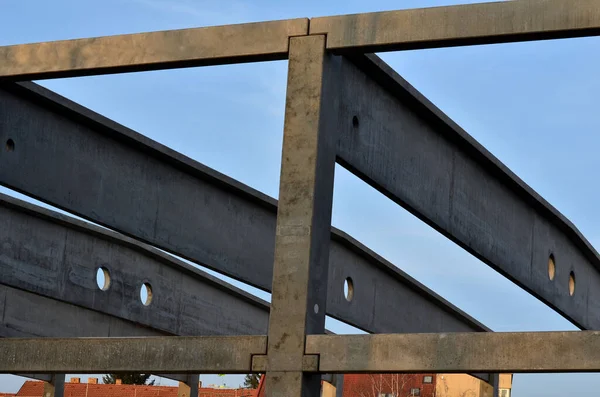 Byggande Betongstruktur Lagerlokalen Betongmatararmen Från Blandaren Böjer Sig Över Balkar — Stockfoto