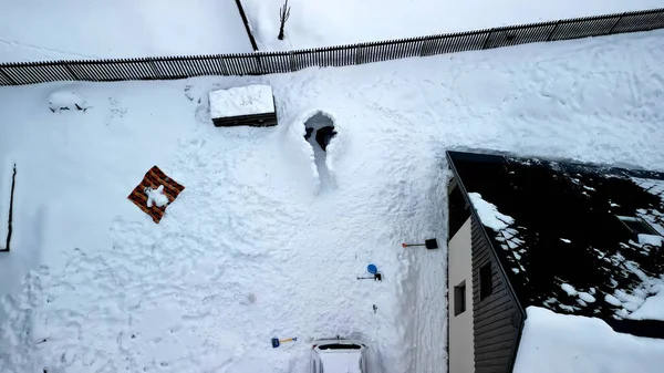 Muñeco Nieve Acostado Con Los Brazos Extendidos Sobre Espalda Sobre — Foto de Stock