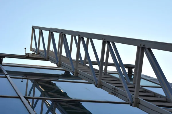 Aluminiumgångbro För Att Tvätta Fönster Ovanför Takfönstret Förenkla Tvättningen Stora — Stockfoto