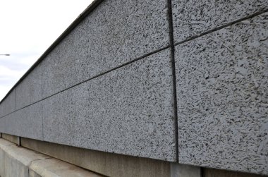 installation of anti-noise foam tiles is demonstrated by the seller. very porous soft material absorbs sounds and protects fruit products from bruises during transport and storage