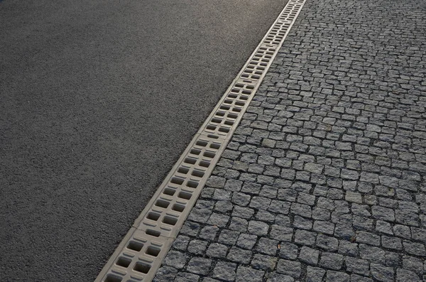 Path Channel Metal Grid Drainage Interlocking Paving Water Drained Surface — Stock Photo, Image
