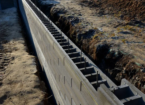 Držící Zářez Mostu Nádvoří Tunelu Opěrná Stěna Betonovou Injektáží Pokryta — Stock fotografie