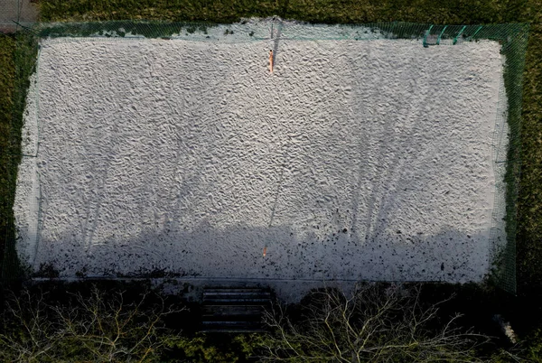 Волейбольная Площадка Белым Песком Белые Мягкие Дюны Огороженные Сетями Линии — стоковое фото