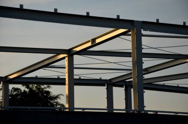 Kaplama çelik, hisse senedi notları garanti. Gerekli uzunluğa bölme işlemi testere ya da otomatik ile yapılır. Endüstriyel şirket binaları