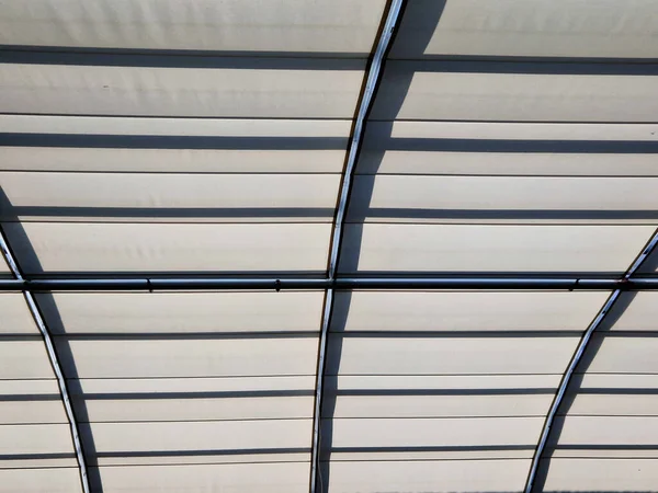Skuggning Det Inglasade Taket Förmaket Byggnaden Persienner Takfönstret Skyddar Interiören — Stockfoto