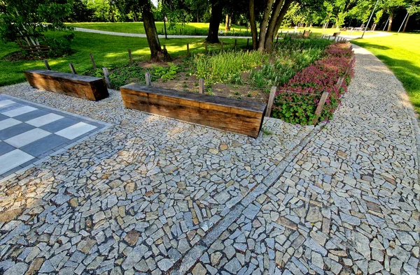 Wooden Oak Prism Bench Garden Better Drying Wood Grooves Milled — ストック写真