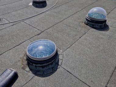 Doğal ışığı evinizin en karanlık yerlerine bile getirebilirsiniz. Çünkü güneş ışığını ve ay ışığını belli bir mesafeden odaya iletebilir. 