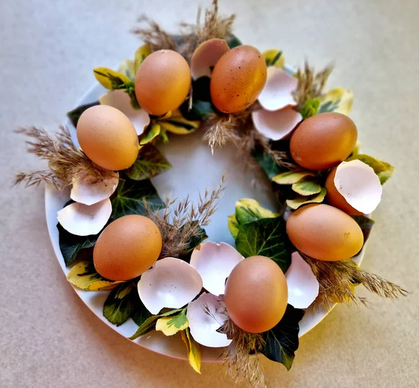 Easter Wreath Eggs Shells Glued Hot Melt Gun Some Cut — Stock Photo, Image