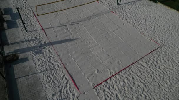 Γήπεδο Βόλεϊ Λευκής Άμμου Λευκοί Μαλακοί Αμμόλοφοι Περιφραγμένοι Δίχτυα Γραμμές — Αρχείο Βίντεο