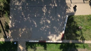 Telgraf direkleri, uyuyanlar, ahşap bariyerler daha iyi ayrıca birbirlerinden güzelce seken ve ayırt edilebilmeleri için işaretlenmiş ptank toplarına da ihtiyaç var. 
