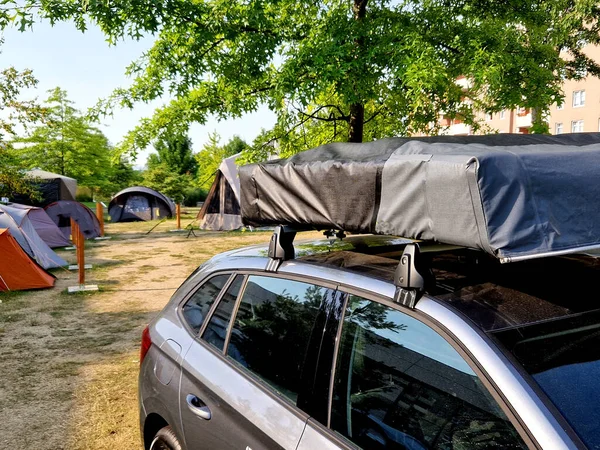Are rooftop tents safe with wind, Can you leave on year round. How fast can you drive with a roof top tent are built for any season. Mount these car roof for adventures with your car, SUV or pick up