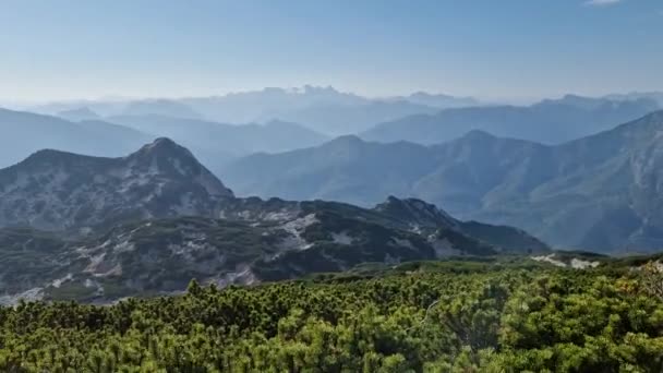 Asosiasi Gunung Alpine Menandai Dan Mempertahankan Tanda Tanda Pada Jalur — Stok Video