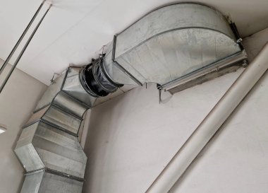 Binayı havalandırma ile soğutan pervaneler binaya hava üflüyor. Mutfaktan metal tabakalardan buhar çıkartmak. Binadan güvenli kaçış rotası