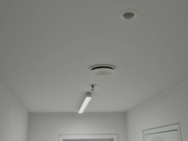 Yangın fıskiyesinin fıskiyeleri yangın söndürme sisteminin bileşenidir. Yangının etkisi tespit edildiğinde, önceden belirlenmiş bir sıcaklığın aşılması gibi.