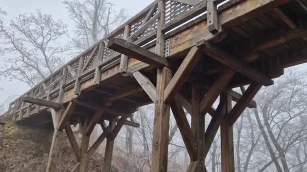 Середньовічна Дубова Деревина Гвинтова Міст Через Рів Побудований Відповідно Сучасного — стокове відео