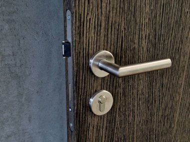 Mobilya ve kapı süspansiyonları kapalı kapı çerçevelerinde. Dolaplar için, alışılmadık mobilya menteşeleri, mutfak mobilyaları için çeşitli yönlere ayarlanabilir, self servis, çinko alaşımı, renk 