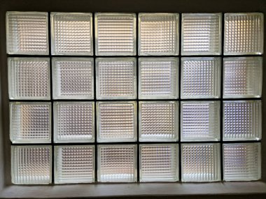 Cam bloklar, örneğin, bir duş duvarı olarak kullanılabilir - ama aynı zamanda görünümü engellerken - bir iç duvar ya da pencere değiştirme olarak - fakat ışığın geçmesine izin vermek