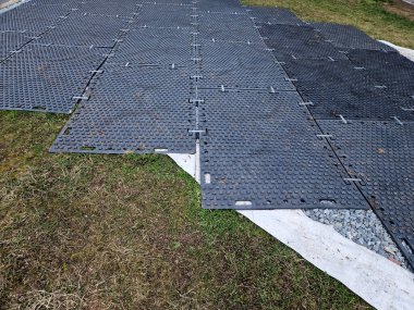 İnşaat malzemeleri için garaj yolu, bahçelerde çalışmak, çimenlikteki ya da kaldırımdaki apartmanların onarımında çalışmak, bölgeyi koruman gereken yerleri düzenlemek, zarar verici etkilerin önlenmesi, ışık, kira