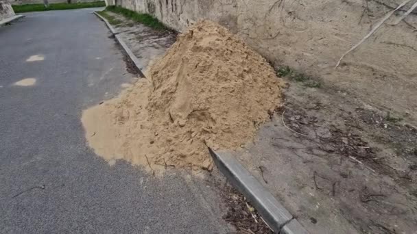 Street Lies Folded Pile Sand Red Clay Repair Road House — Stock Video