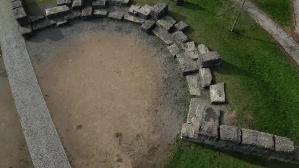 Çok Eski Bir Amfitiyatro Kabaca Taş Kireçtaşı Bloklardan Yapılmış Büyük — Stok video