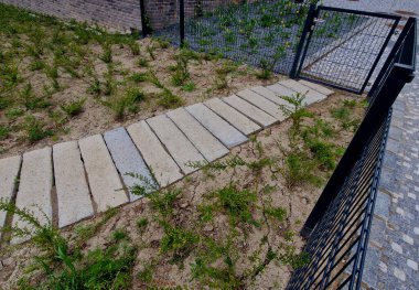 Stonesor stepstone 'lar doğaçlama bir yol oluşturmak için dizilmiş taşlardır. Bu da apedestrian' ın akrebi gibi doğal bir su yolundan geçmesine izin verir.