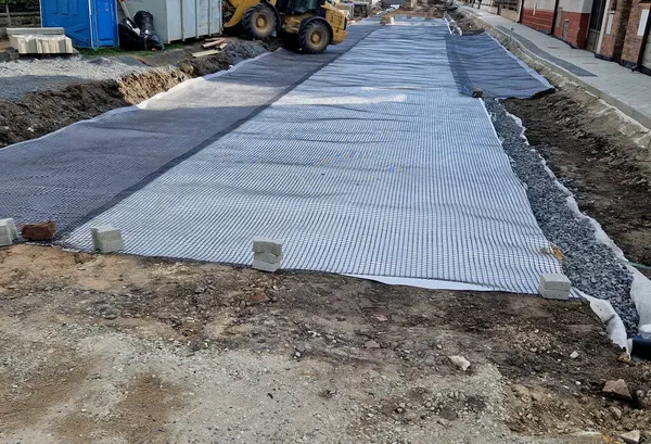 stock image The geogrid placed on the milled surface prevents the asphalt cover with its high biaxial tensile strength of 100 kN m and thus significantly extends its service life. It significantly contributes to 
