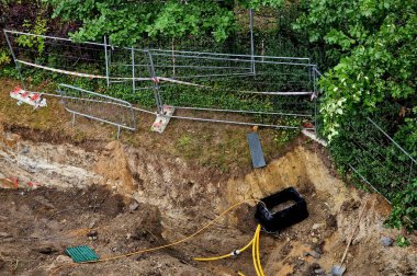 repair of water supply, gas connection in deep excavation. the pipe is rusty and there is a main water seal. sheeting holes in the walls of the excavation against backfilling of the worker. plumbing i