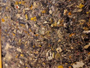 Basınçlı akustik köpük ses geçirmez yapılar, kapılar veya doğrudan duvarlar, tavanlar ve zeminler için dolgu malzemesi olarak uygundur. Yüksek yoğunluklu tahtaların mükemmel ses yalıtım özellikleri vardır. ısı yalıtımı