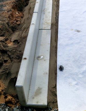 Değirmenli yüzeye yerleştirilen geometri, 100 kN 'lik yüksek bieksenel gerilme gücüyle asfalt örtüsünü engelliyor ve böylece hizmet ömrünü önemli ölçüde uzatıyor. Önemli bir katkısı var. 