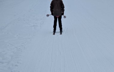 Telemark skiingis technique that combines elements ofAlpineandNordic, using rear foot to keep balance while pushing on front foot to create a carving turn on downhill , ski lift, explorer clipart