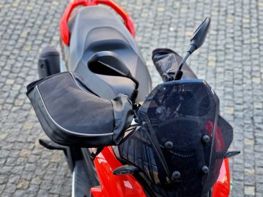 Sıcak, su geçirmez ve tam el koruması için ön-şekilli Polyester kumaş Yansıtıcı elementler diğer yol kullanıcıları için daha iyi görünürlük sağlamak için durdurulamaz kontrol kolu operasyonu