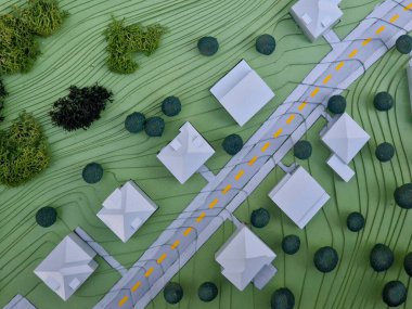 Kağıttan yapıştırılmış topografik hatları olan uzaysal bir model. Jürinin önünde uzaysal kentsel bağlamları doğrulamaya hizmet eder. Futbol sahası park ve spor salonu ile bağlantılı.