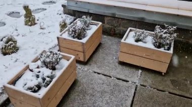 Stonesor stepstone 'lar doğaçlama bir yol oluşturmak için dizilmiş taşlardır. Bu da apedestrian' ın akrebi gibi doğal bir su yolundan geçmesine izin verir.