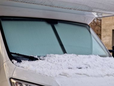Eğlenmek ve eğlenmek için. Burada bir seyyar evi olan herkesin göz önünde bulundurması gereken çok az şey var. Perdeler perdeler perdelerde daha fazla toz ve kapana kısılmış evlerin tozu olabilir.
