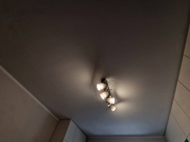 Track Light Modern Spotlight Yaratıcı Oturma Odası Vestiyer Aydınlatma Tek Işık, tekstil yarı saydam gri ve eğik. Paslanmaz çelik şeritli dört parça.