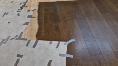 El zımparalama, bilhassa parke döşemesindeki karmaşık desenlerle başa çıkmada daha yüksek seviyede kontrol sağlıyor. Ayak altındaki güzellik mozaiği, klasik zarafetin ve sürekliliğin hikayesini anlatıyor.