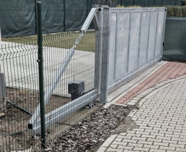  Kapı el yapımı galvanizli çelikten yapılmış, sonra dayanıklı toz boya ile kaplanmış, sürgülü garaj kapıları kalite, uzaktan erişim kontrolü için otomatik sürgülü kapı açıcı