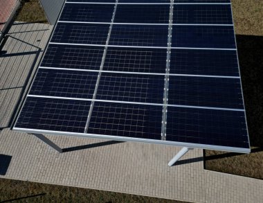 Alüminyum çatı örtüleri, çünkü kolay kurulum ve maksimum işlevsellik için tasarlanmış bir çözümdür. Arabanızın boşluğunu pili şarj etmek için yenilenebilir enerji üretmek için kullanın