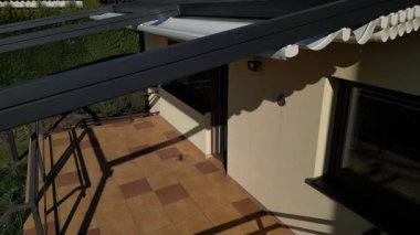 Alüminyum pergola kaygan çatı için en iyi çözümdür. Emlakları sayesinde, aile evleri, daireler, restoranlar, kafe, otel ve diğer ticari kullanımlara, beyaz zaman dilimlerine pergola monte edilebilir