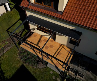 Kış bahçeleri ve restoranlar için tasarlanmış Rolling Roof And Pergola Systems. Birçok yerli ve uluslararası projelerde uygulanmıştır. Sistemler tamamen bağlılık altında yapılmıştır..