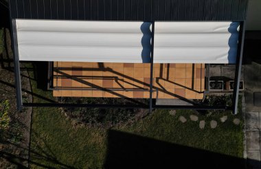 Alüminyum pergola kaygan çatı için en iyi çözümdür. Emlakları sayesinde, aile evleri, daireler, restoranlar, kafe, otel ve diğer ticari kullanımlara, beyaz zaman dilimlerine pergola monte edilebilir