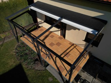 Kış bahçeleri ve restoranlar için tasarlanmış Rolling Roof And Pergola Systems. Birçok yerli ve uluslararası projelerde uygulanmıştır. Sistemler tamamen bağlılık altında yapılmıştır..