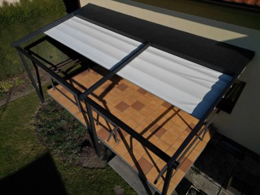 Alüminyum pergola kaygan çatı için en iyi çözümdür. Emlakları sayesinde, aile evleri, daireler, restoranlar, kafe, otel ve diğer ticari kullanımlara, beyaz zaman dilimlerine pergola monte edilebilir
