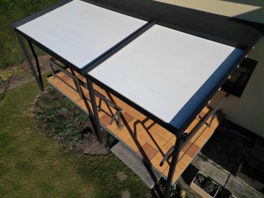 Kış bahçeleri ve restoranlar için tasarlanmış Rolling Roof And Pergola Systems. Birçok yerli ve uluslararası projelerde uygulanmıştır. Sistemler tamamen bağlılık altında yapılmıştır..