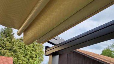 Alüminyum pergola kaygan çatı için en iyi çözümdür. Emlakları sayesinde, aile evleri, daireler, restoranlar, kafe, otel ve diğer ticari kullanımlara, beyaz zaman dilimlerine pergola monte edilebilir