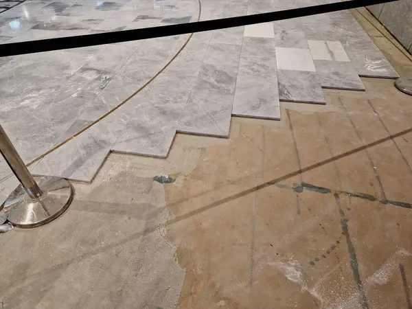 Boşluk klipsleri için plastik takoz, kiremit ve kiremitlerin kusursuz döşenmesi için. Boşluk klipsini tam olarak sıkılaştırarak fayansların seviyesinin sağlanmasını sağlar. Bütün fayanslar birbirini takip ediyor. 