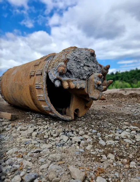 Bir binanın yükü üst toprak katmanının alabileceğinden daha yüksek olduğunda yığın temeli gereklidir. Yığınlar öncelikle büyük hasarlara yol açabilecek yerleşimlerden kaçınmak için kurulur.