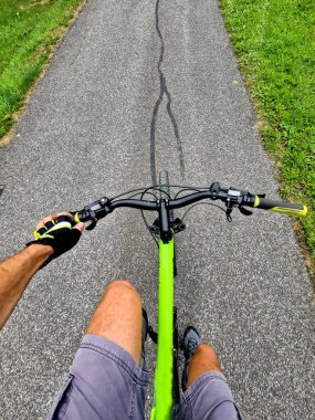 Ters süpürme, bilek hizalamasında daha rahat olması için gidon açısının yatay düzlem boyunca sürücünün ne kadar gerisine doğru eğildiğini tanımlar. Ortalama çubuğun açı ölçüleri vardır