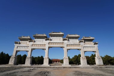 Eski Çin imparatorlarının mezarları.